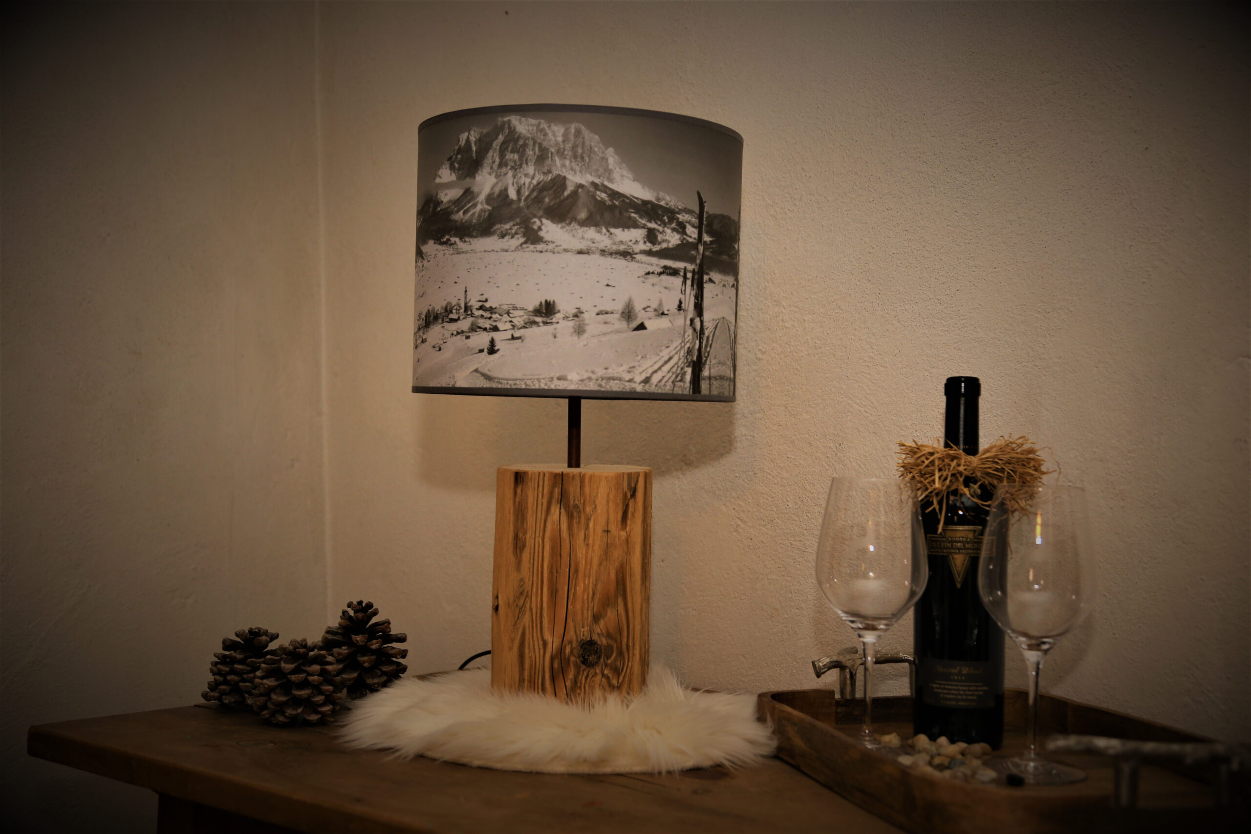 Altholz Lampe mit Lampenschirm Zugspitze